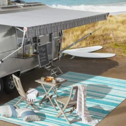 Castara Wavy Stripe Modern Indoor/Outdoor Area Rug - JONATHAN Y -Jonathan Y Store GUEST 1c630a7e a73c 4a91 9176 66c029969683